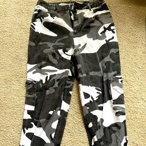 Shien Camo Cargo Pants
